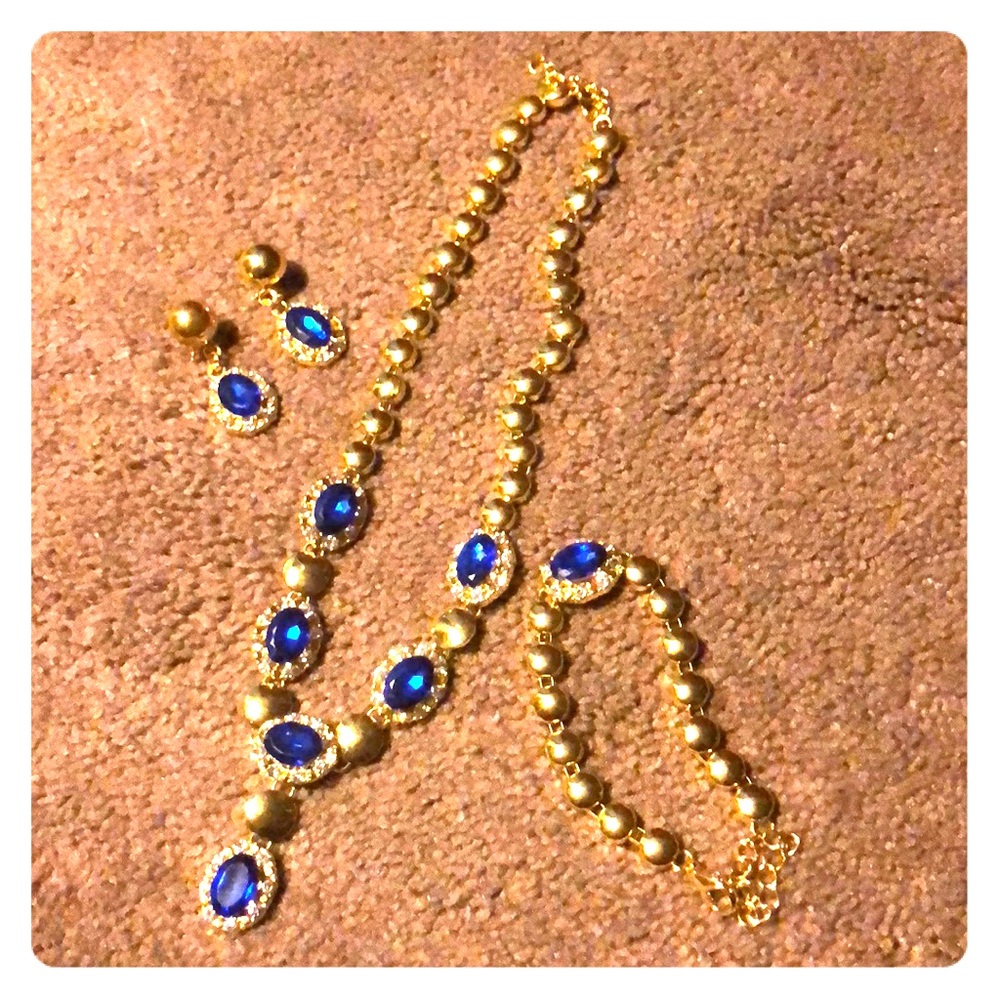 Necklace/ earrings/ bracelet